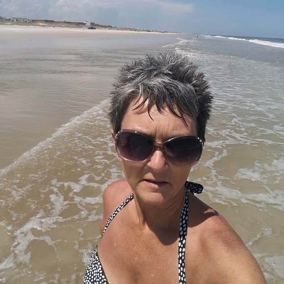 Meet your Posher, Debbie - Picture 1 of 1